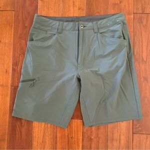 Patagonia M's Quandry Shorts 10” Size 36 Hiking Outdoor Nylon Nouveau Green